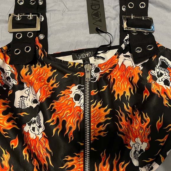 NWT Dolls Kill Widow Flaming Flame Skulls Crop Top Size L - Picture 5 of 6